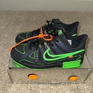 Off White Green Strike